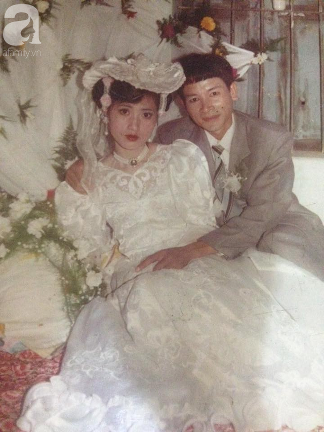 Chuyện tình bất ngờ của cô Hoa khôi Hải Dương đẹp nức tiếng và tấm ảnh cưới 29 năm trước cũng chứa đựng cả câu chuyện dài - Ảnh 1.