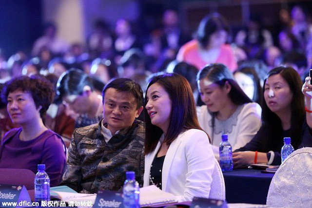 Jack Ma: Đằng sau người đàn ông thành đạt luôn có một người phụ nữ mạnh mẽ. Riêng tôi lại có rất nhiều - Ảnh 2.