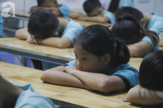 Chuyện về lớp học 0 đồng giữa Sài Gòn: Hai vợ chồng lấy tiền lương, bán vàng cưới để giúp trẻ em nghèo được học chữ - Ảnh 9. Chuyện về lớp học 0 đồng giữa Sài Gòn: Hai vợ chồng lấy tiền lương, bán vàng cưới để giúp trẻ em nghèo được học chữ - Ảnh 9.