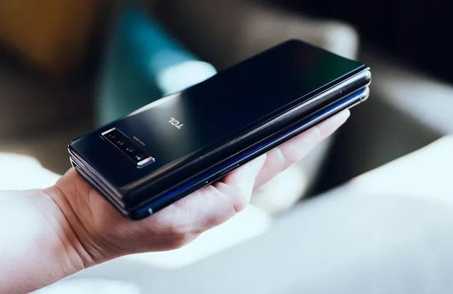 Ảnh thực tế smartphone màn hình gập làm 3 dị nhất hiện nay - Ảnh 11.