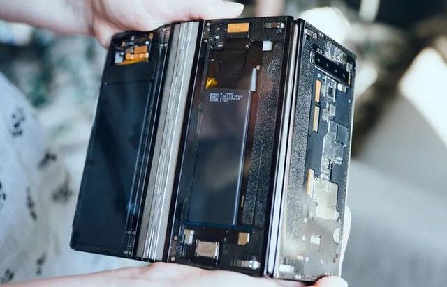 Ảnh thực tế smartphone màn hình gập làm 3 dị nhất hiện nay - Ảnh 7.