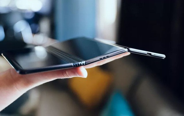 Ảnh thực tế smartphone màn hình gập làm 3 dị nhất hiện nay - Ảnh 9.