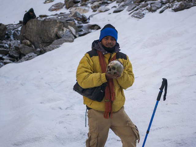 Bí ẩn chưa có lời giải về hồ nước chứa đầy xương người trên dãy Himalayas - Ảnh 10.