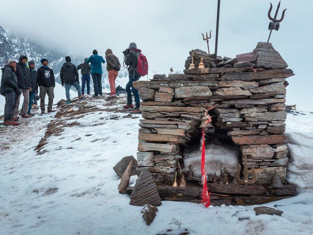 Bí ẩn chưa có lời giải về hồ nước chứa đầy xương người trên dãy Himalayas - Ảnh 12.