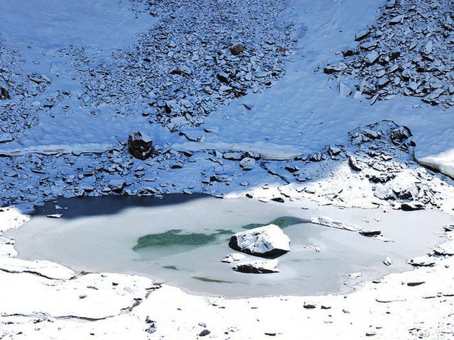 Bí ẩn chưa có lời giải về hồ nước chứa đầy xương người trên dãy Himalayas - Ảnh 17.