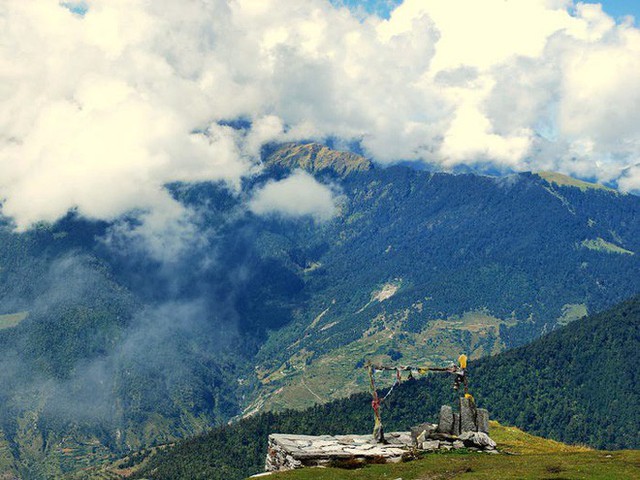 Bí ẩn chưa có lời giải về hồ nước chứa đầy xương người trên dãy Himalayas - Ảnh 5.