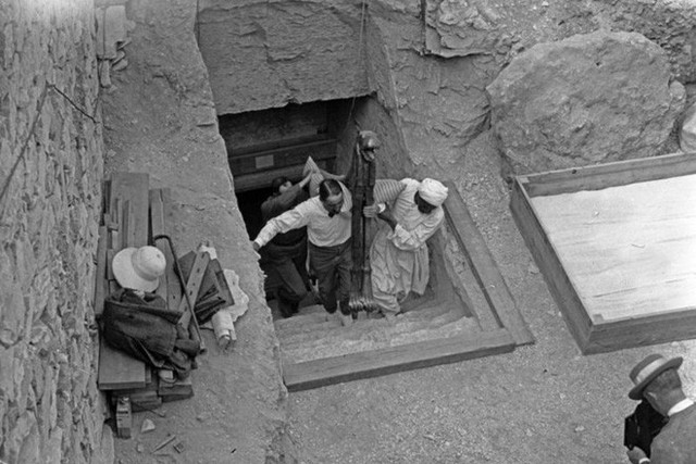 Những cái chết bí ẩn sau khi mở lăng mộ Pharaoh Tutankhamun - Ảnh 3.