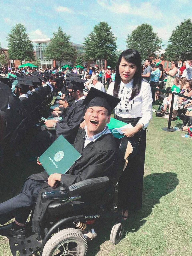 Sở hữu 2 bằng đại học, du học sinh Việt bại não tại Mỹ: Tôi chỉ là một người bình thường và sở hữu thêm ‘khuyết tật’ mà thôi - Ảnh 2.