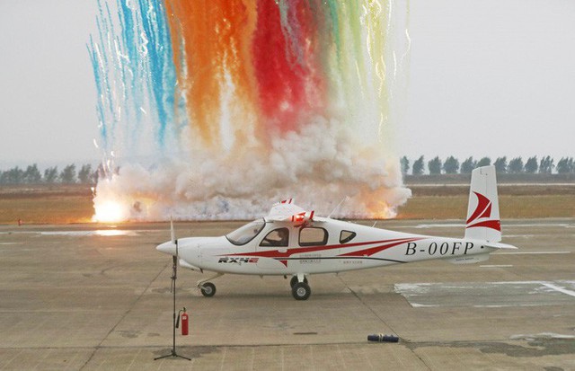 Trung Quốc vừa hoàn tất chạy thử nghiệm máy bay điện đầu tiên trên thế giới: bay 300km trong 1 lần sạc - Ảnh 1.