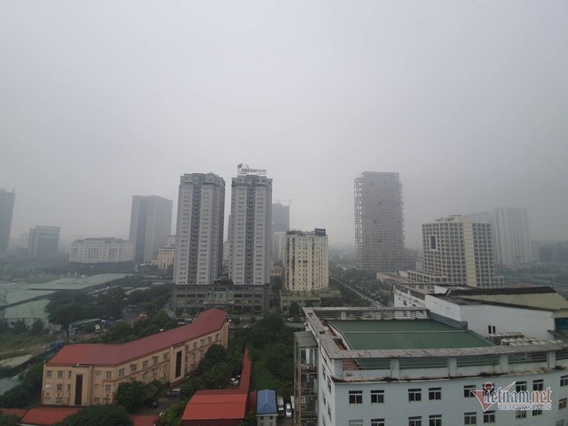 Sương mù giăng phủ Hà Nội, cao ốc mất hút - Ảnh 6.