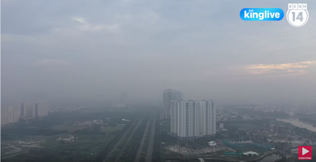 Clip Sài Gòn chìm trong sương mù ô nhiễm, người dân khó thở, cay mắt khi di chuyển ngoài đường - Ảnh 4.
