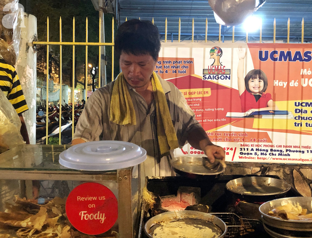 Xe bánh nướng vui vẻ của ông chú Sài Gòn, khách hàng đến chỉ có cười tít mắt: Chụp hình tui mỏ nhọn nhớ photoshop lại cho đẹp nha - Ảnh 14.