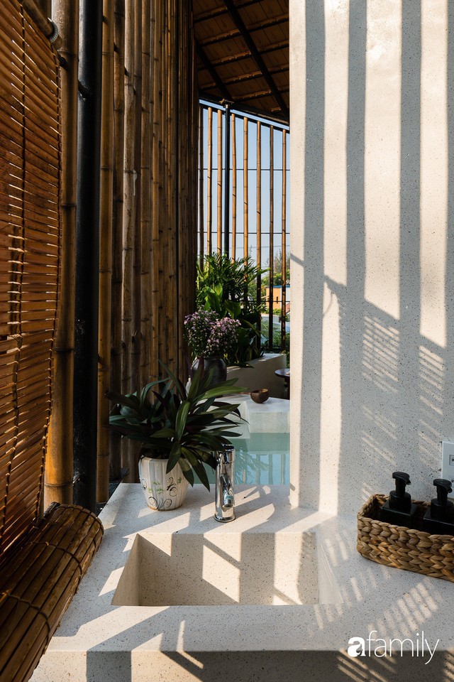 Ngôi nhà cách biển vài bước chân có vẻ đẹp thân thuộc, tạo nên chốn đi về ấm áp cho vợ chồng trẻ ở Quảng Nam - Ảnh 19. Ngôi nhà cách biển vài bước chân có vẻ đẹp thân thuộc, tạo nên chốn đi về ấm áp cho vợ chồng trẻ ở Quảng Nam - Ảnh 19.