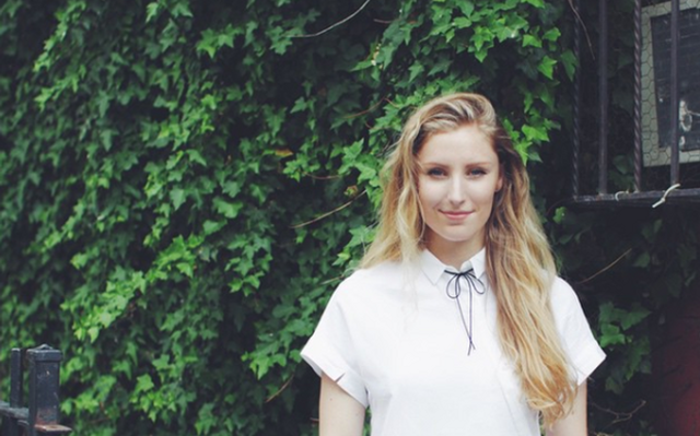 Bí quyết thành công của nữ giám đốc xinh đẹp: Suốt 3 năm chỉ diện 1 mẫu áo đi làm, đồng nghiệp phải kính nể