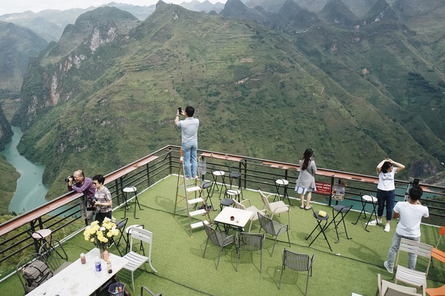 Vụ tòa gai bê tông trên đèo Mã Pì Lèng: Chưa thể nói trước được có tháo dỡ hay không - Ảnh 1.