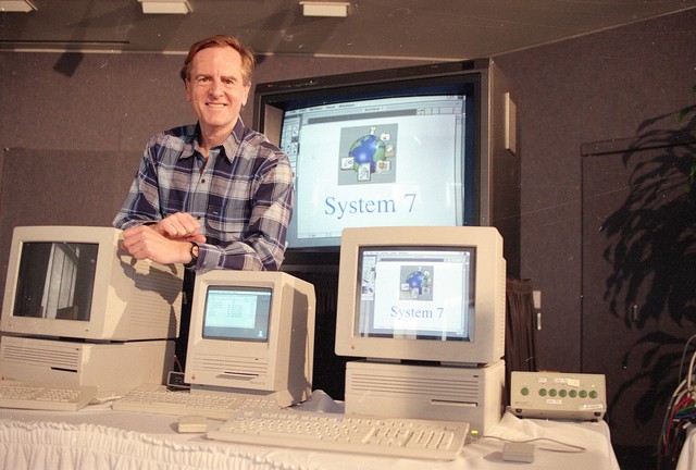 john sculley - CEO “tệ” nhất lịch sử Apple: Được Steve Jobs đích thân tuyển nhưng lại khiến ông phải ra đi, chiến lược sai lầm và mối quan hệ không thể hàn gắn - photo john sculley - photo 1 15705168110651182968684 - CEO “tệ” nhất lịch sử Apple: Được Steve Jobs đích thân tuyển nhưng lại khiến ông phải ra đi, chiến lược sai lầm và mối quan hệ không thể hàn gắn