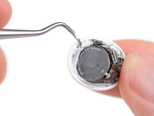 Mổ bụng AirPods Pro: Khả năng sửa chữa và thay pin bằng 0 - Ảnh 2. Mổ bụng AirPods Pro: Khả năng sửa chữa và thay pin bằng 0 - Ảnh 2.