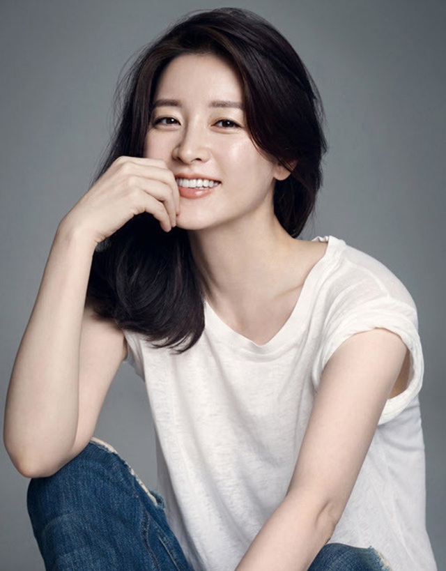 - “Dae Jang Geum” Lee Young Ae: Từ tượng đài nhan sắc Hàn Quốc tới tin đồn là mẹ chồng “búp bê xứ Hàn” Han Chae Young - photo - photo 1 15734576103481564055164 - “Dae Jang Geum” Lee Young Ae: Từ tượng đài nhan sắc Hàn Quốc tới tin đồn là mẹ chồng “búp bê xứ Hàn” Han Chae Young