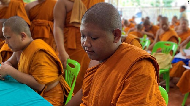 Thái Lan đau đầu vì các nhà sư càng ngày càng béo - Ảnh 1.