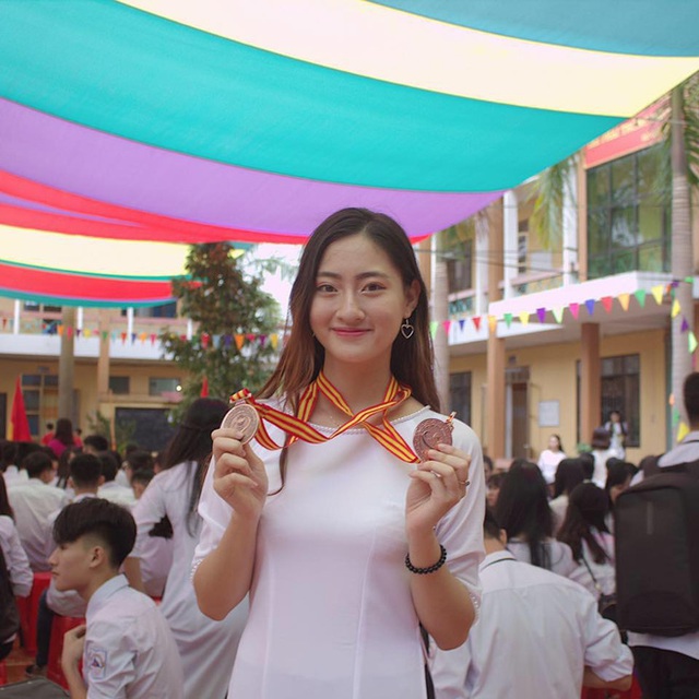 Màn giới thiệu tiếng Anh tham dự Miss World 2019 quá đỉnh của Lương Thuỳ Linh, không hổ danh là thành viên của đội tuyển HSG quốc gia, IELTS 7.5 - Ảnh 13. Màn giới thiệu tiếng Anh tham dự Miss World 2019 quá đỉnh của Lương Thuỳ Linh, không hổ danh là thành viên của đội tuyển HSG quốc gia, IELTS 7.5 - Ảnh 13.