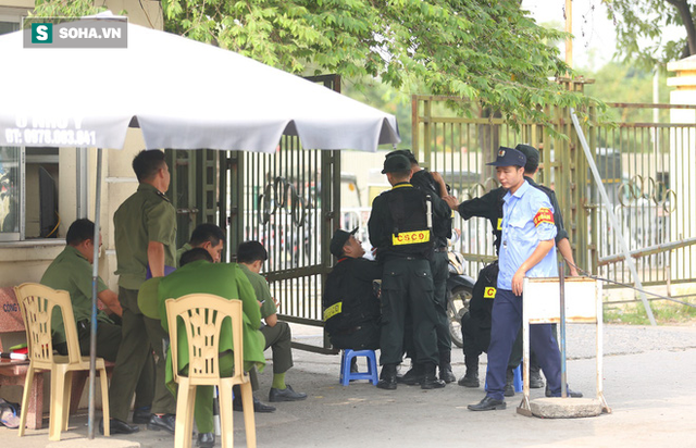  Thương binh xếp hàng sớm 10 tiếng trước cổng VFF để mua vé trận Việt Nam vs Thái Lan  - Ảnh 1.