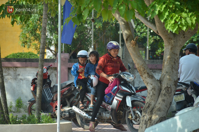 Đằng sau những căn nhà bạc tỷ ở làng xuất khẩu lao động Hà Tĩnh: Nước mắt, trốn chạy, và những phận người nằm lại nơi xứ xa - Ảnh 7. Đằng sau những căn nhà bạc tỷ ở làng xuất khẩu lao động Hà Tĩnh: Nước mắt, trốn chạy, và những phận người nằm lại nơi xứ xa - Ảnh 7.