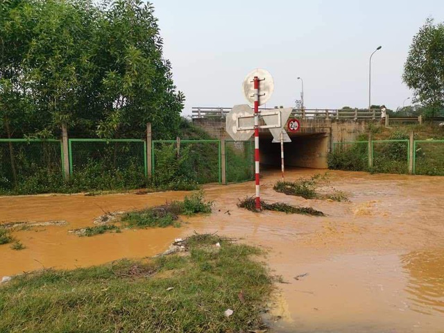 Đường ống nước sạch sông Đà lại vỡ, Viwasupco ngừng cấp nước tối nay  - Ảnh 1.