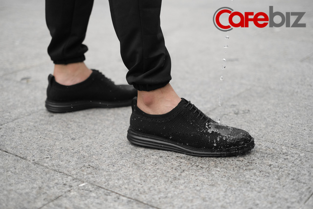 Trung Nguyên hợp tác với startup do Shark Hưng đỡ đầu để bán… giày: Sản phẩm làm từ ly nhựa tái chế, bã cà phê, và đặc biệt không thấm nước - Ảnh 2.