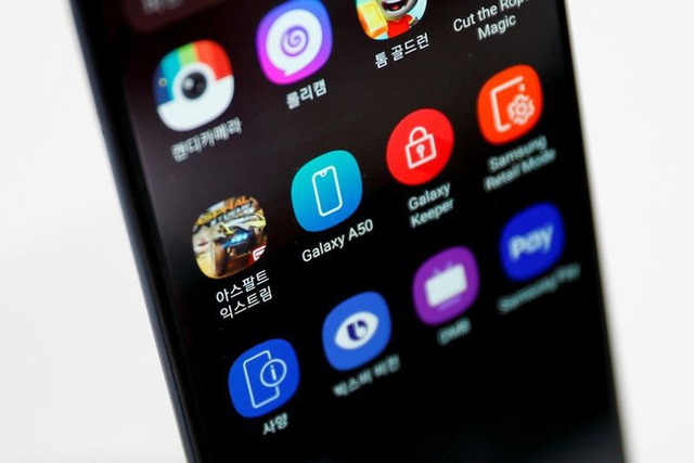 Thuê công ty ODM Trung Quốc để sản xuất smartphone giá rẻ - chiến lược con dao 2 lưỡi của Samsung - Ảnh 1.