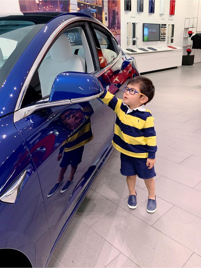 Quý tử nhà Đan Trường đúng chuẩn con người ta: 2 tuổi rưỡi biết 4 thứ tiếng, có công ty riêng, kiếm 20 triệu mỗi tháng - Ảnh 5. Quý tử nhà Đan Trường đúng chuẩn con người ta: 2 tuổi rưỡi biết 4 thứ tiếng, có công ty riêng, kiếm 20 triệu mỗi tháng - Ảnh 5.