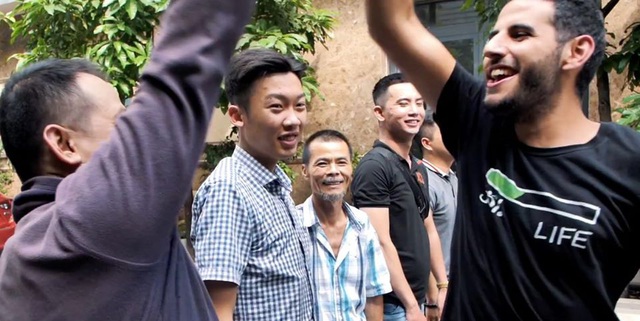 Không còn bị chỉ trích giả tạo, video mới về Những hiệp sĩ tay không bắt cướp ở Việt Nam của Nas Daily và Pew Pew nhận nhiều khen ngợi - Ảnh 3.
