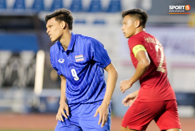 HLV Park Hang-seo bật cười sau khi cầu thủ Indonesia ghi bàn nhấn chìm U22 Thái Lan - Ảnh 12.
