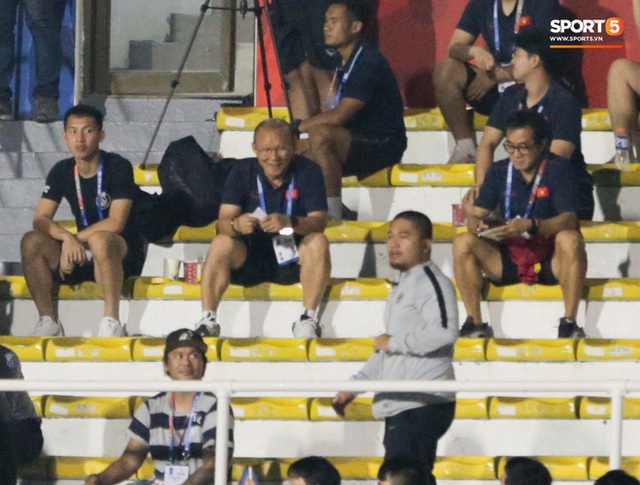 HLV Park Hang-seo bật cười sau khi cầu thủ Indonesia ghi bàn nhấn chìm U22 Thái Lan - Ảnh 2.