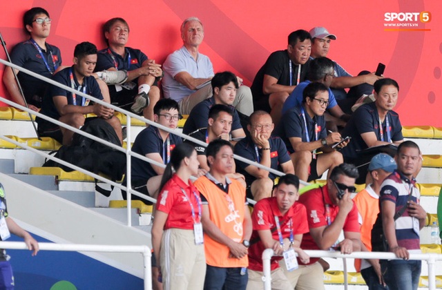 HLV Park Hang-seo bật cười sau khi cầu thủ Indonesia ghi bàn nhấn chìm U22 Thái Lan - Ảnh 3.