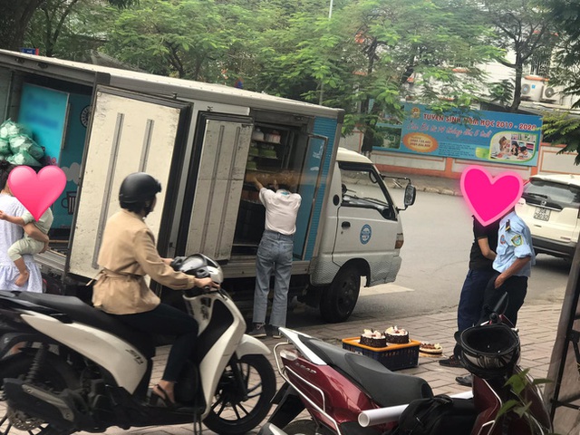 Chuỗi cửa hàng bánh ngọt - đồ uống sang chảnh nổi tiếng Hà Nội bị tố nhân viên thái độ, để bánh xuống vỉa hè bụi bẩn? - Ảnh 3. Chuỗi cửa hàng bánh ngọt - đồ uống sang chảnh nổi tiếng Hà Nội bị tố nhân viên thái độ, để bánh xuống vỉa hè bụi bẩn? - Ảnh 3.