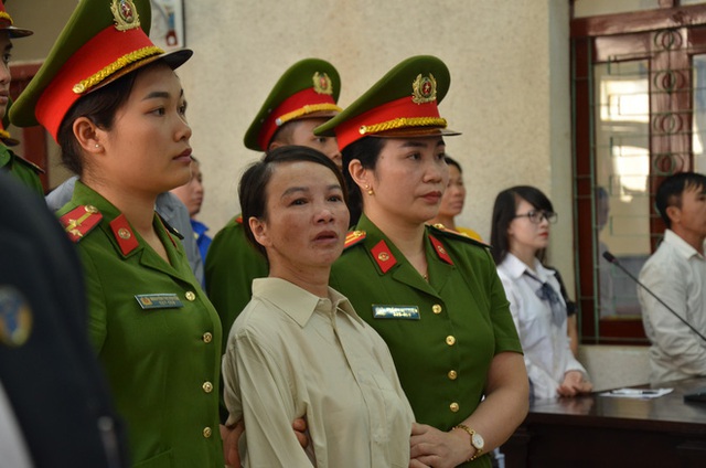 Mẹ bị tuyên 20 năm tù, chị gái nữ sinh giao gà khóc nức nở nói mẹ tôi bị oan - Ảnh 3. Mẹ bị tuyên 20 năm tù, chị gái nữ sinh giao gà khóc nức nở nói mẹ tôi bị oan - Ảnh 3.