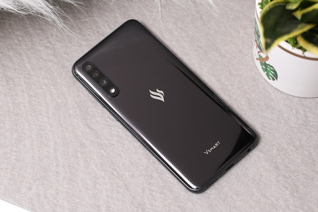 Vsmart Lux giá 20 triệu biệt tăm: Vì sao Vsmart chuyển hướng từ smartphone cao cấp sang tập trung tổng lực vào smartphone giá mềm? - Ảnh 1.