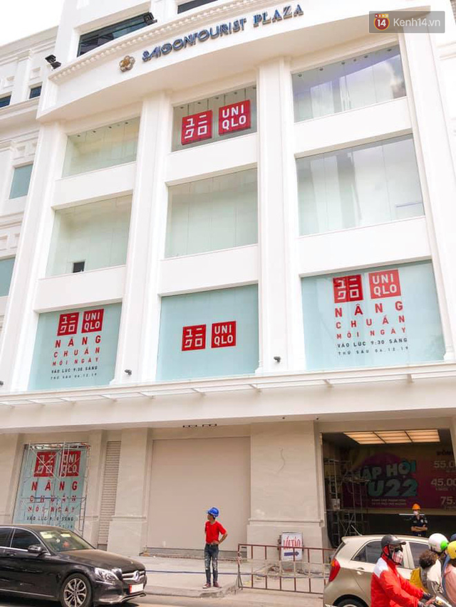 HOT: Store Uniqlo Việt Nam chính thức tháo bỏ phông bạt, hé lộ không gian ấn tượng bên trong do KTS Võ Trọng Nghĩa thiết kế - Ảnh 2.
