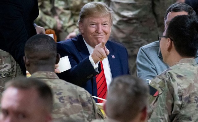 Ông Trump bị thu điện thoại và cấm dùng Twitter trong chuyến đi tới Afghanistan - Ảnh 1.