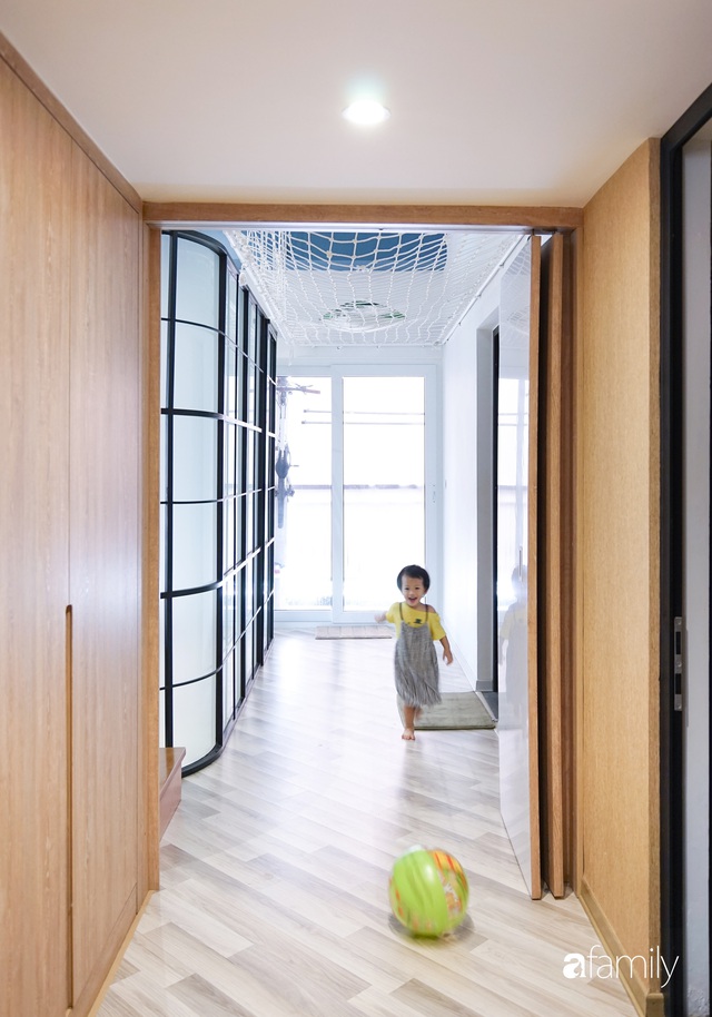 Ngôi nhà 2 tầng mái dốc với trần bằng gỗ ẩn mình trong căn hộ chung cư 103m² ở Hà Nội - Ảnh 16.