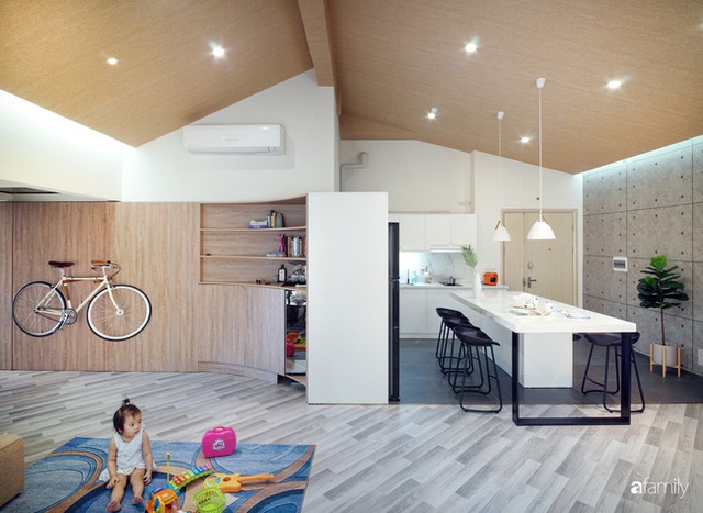 Ngôi nhà 2 tầng mái dốc với trần bằng gỗ ẩn mình trong căn hộ chung cư 103m² ở Hà Nội - Ảnh 9.