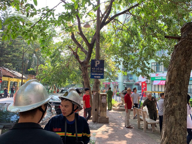 Cháy lớn chung cư Hà Nội nghi do chập điện từ phòng ngủ nhà dân - Ảnh 4.