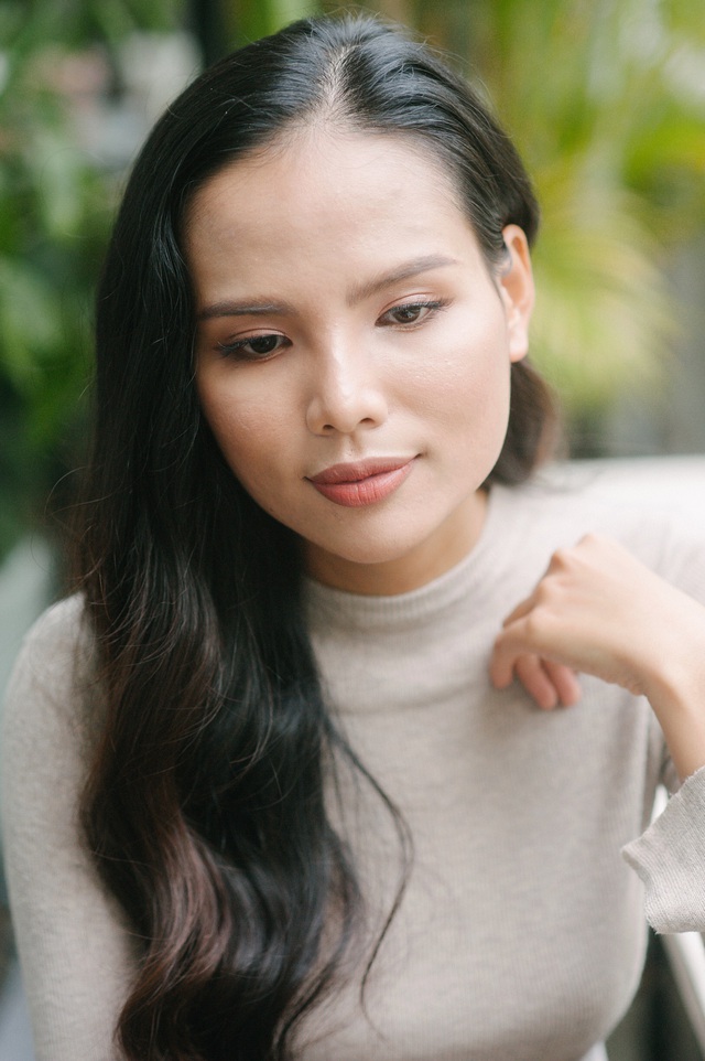 Bỏ showbiz, chọn công việc văn phòng bình thường, Top 5 Miss Universe Vietnam 2017 Tiêu Ngọc Linh: “Nếu bạn có đủ tri thức, quyết tâm và vững vàng, hãy chọn con đường trở thành người nổi tiếng” - Ảnh 2.