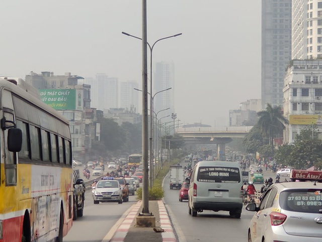 Không khí Hà Nội tiếp tục ở mức ô nhiễm nặng, rất có hại cho sức khỏe - Ảnh 1. Không khí Hà Nội tiếp tục ở mức ô nhiễm nặng, rất có hại cho sức khỏe - Ảnh 1.