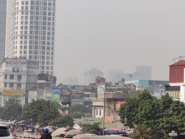 Không khí Hà Nội tiếp tục ở mức ô nhiễm nặng, rất có hại cho sức khỏe - Ảnh 3. Không khí Hà Nội tiếp tục ở mức ô nhiễm nặng, rất có hại cho sức khỏe - Ảnh 3.