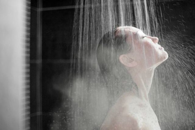  3 sai lầm khi tắm vào mùa đông: Không chỉ hại sức khỏe, gây ngứa mà còn có nguy cơ đột tử - Ảnh 2.