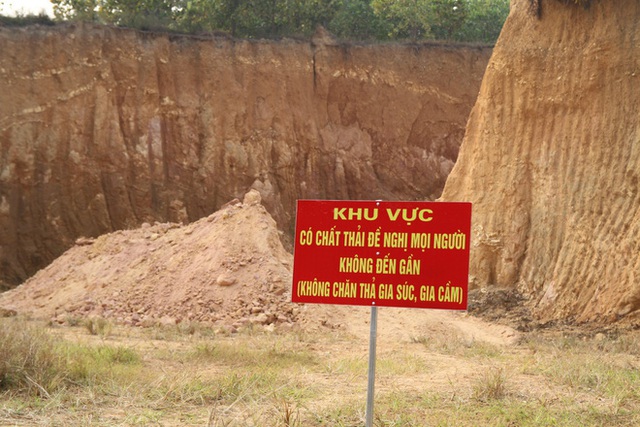 Vụ chôn trộm chất thải ở Sóc Sơn: Dân trình báo nhiều tháng nhưng chính quyền vào cuộc quá muộn - Ảnh 1. Vụ chôn trộm chất thải ở Sóc Sơn: Dân trình báo nhiều tháng nhưng chính quyền vào cuộc quá muộn - Ảnh 1.
