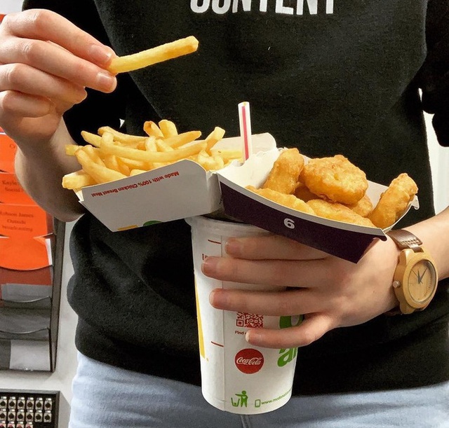 Nghe McDonalds hé lộ cách ăn đồ ăn nhanh “đúng chuẩn”, hóa ra bao nhiêu năm nay chúng ta đều sai hết rồi? - Ảnh 7.