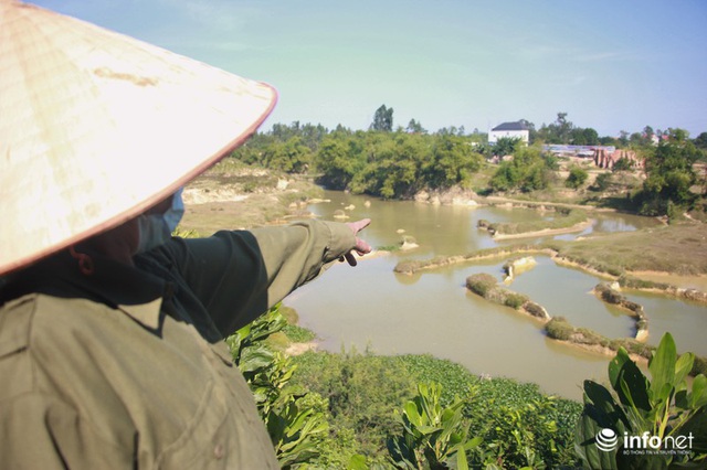Vụ đổ trộm chất thải nguy hại tại Sóc Sơn: Nuôi vịt vịt chết, dân không dám đến gần - Ảnh 11.