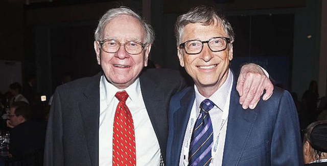 Warren Buffett từng cố “gạ” Bill Gates bỏ 370 triệu đô la mua nhẫn đính hôn từ công ty bán trang sức của ông - Ảnh 1. Warren Buffett từng cố “gạ” Bill Gates bỏ 370 triệu đô la mua nhẫn đính hôn từ công ty bán trang sức của ông - Ảnh 1.